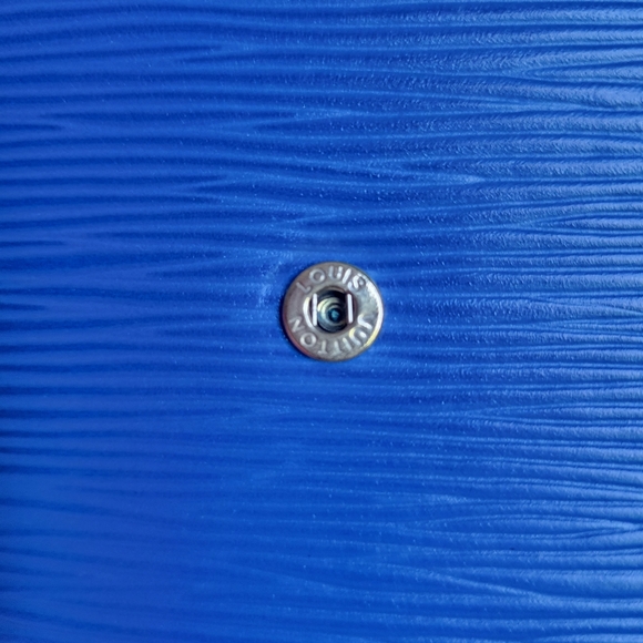 LOUIS VUITTON Blue epi snap bi fold wallet - Picture 8 of 9